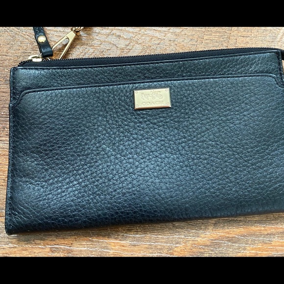 Black wristlet - Picture 1 of 3